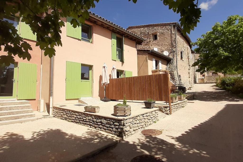Confortable Village Medieval Baronnies Provencales